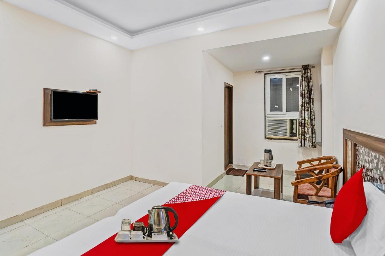 Oyo 88326 Hotel Cloud 9 New Delhi Exterior foto